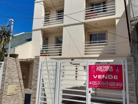 HERMOSO DEPARTAMENTO DE 2 AMB CON COCHERA GRANDE Y PATIO