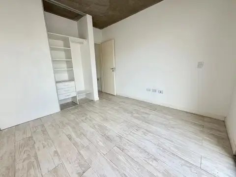 Departamento 2 ambientes con cochera en excelente ubicación.