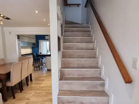 Depto Tipo Casa en Venta con 2 cocheras