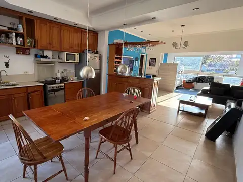 Casa 4 ambientes con 3 baños