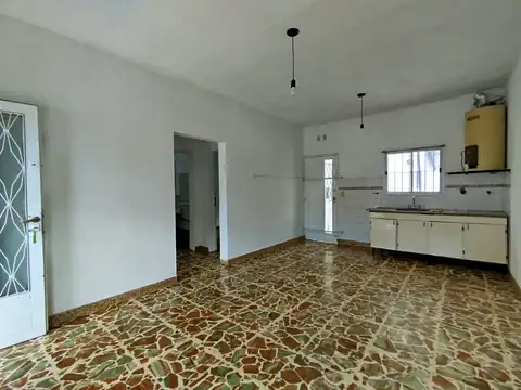 Casa 3 ambientes con 1 baño