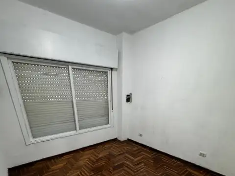 Casa en alquiler de 3 ambientes con cochera y patio