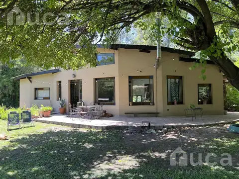 ALQ BIANUAL |  Pintoresca CASA Rustica 3 Dorm Gran Jardin | Barrio Residencial La Bota