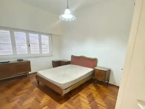 Casa en Alquiler con 1 cochera