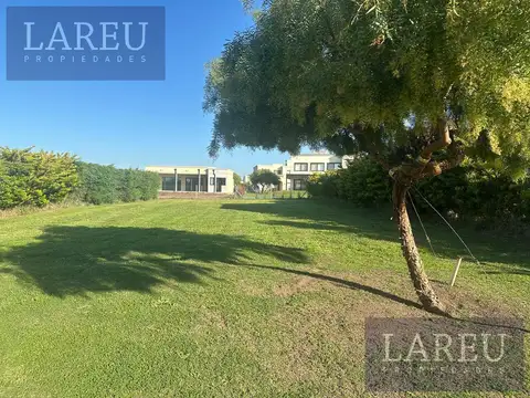 Terreno centrarl a fondo verde en Santa Elena, Pilar del Este