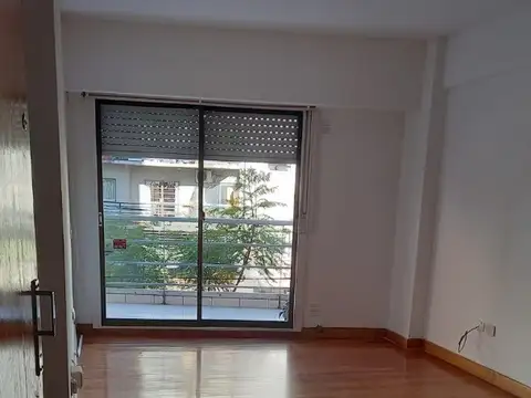 3 AMB  FRENTE, BALCON PATIO COCHERA  SUPER LUMINOSO EDIFICIO MODERNO