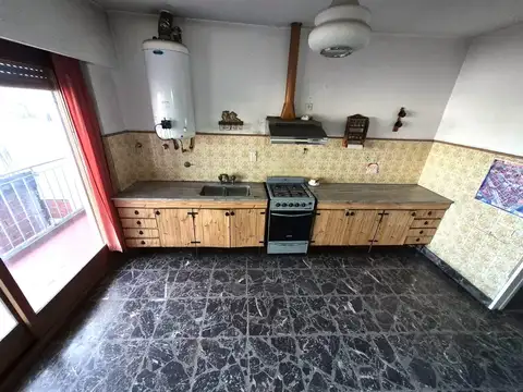 Av. Eva Perón 825 , Piso 2