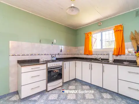 Casa 4 ambientes con 2 baños