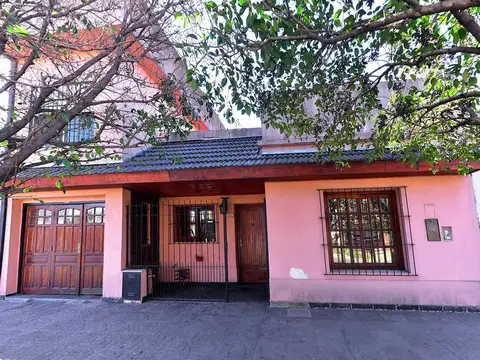 VENTA CASA 4 AMB CON PILETA - BELLA VISTA