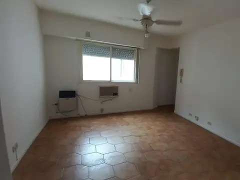 San Cristobal departamento de 1 ambiente, primero por escalera, luminoso, visitalo!!