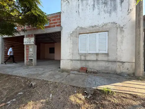 Casa 4 ambientes con 1 baño