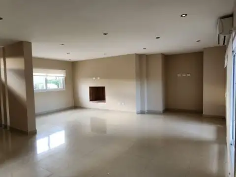 Casa 5 ambientes con 3 baños
