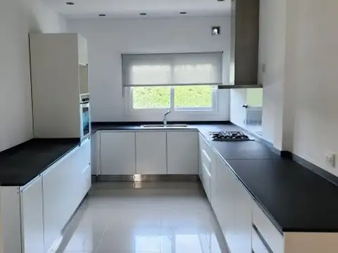Casa en Alquiler de 4 dormitorios