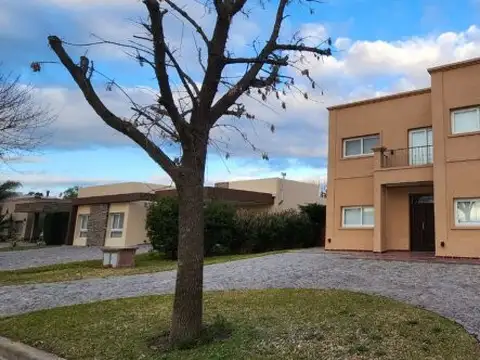 CASA EN ALQUILER – BARRANCAS DE IRAOLA