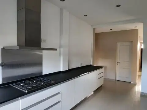 Casa en Alquiler en Barrancas de Iraola, USD 2.700