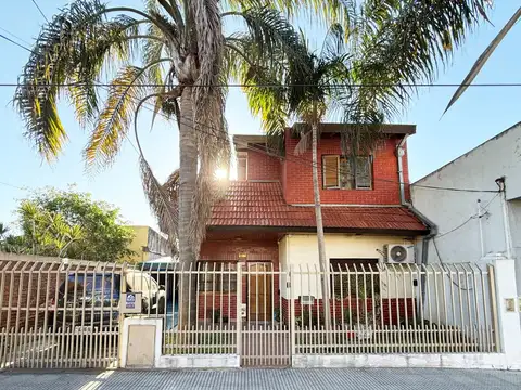 VENTA CASA 4 AMB COCHERA, PATIO, QUINCHO SAN JUSTO