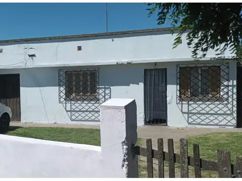 Venta Casa 3 ambientes con garage en Bragado