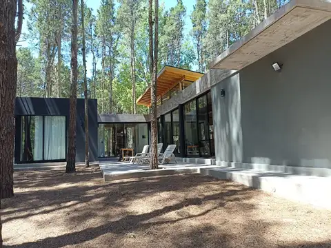 Casa 3 ambientes con 2 baños