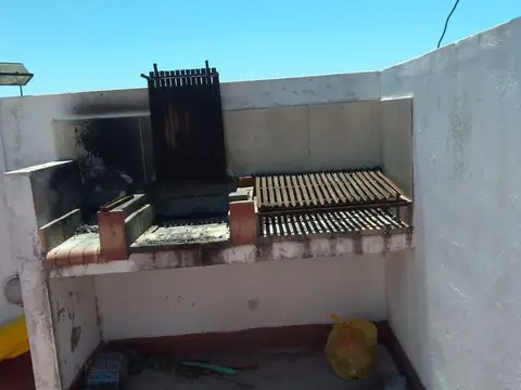 PH al frente con entrada independiente y patio