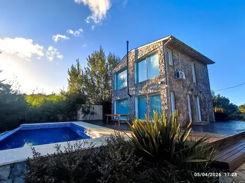 Venta Casa CARILO 3 ambientes con piscina y parque