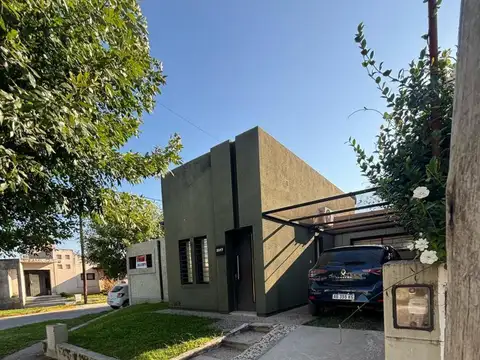 Casa en venta - 3 Dormitorios 1 Baño - Cocheras - 253Mts2 - Alta Gracia
