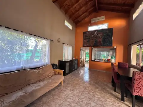Casa 4 ambientes con 2 baños