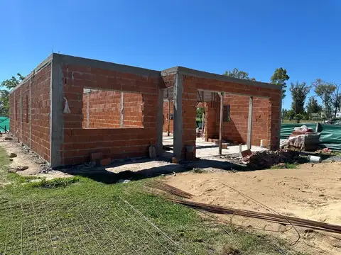 Casa 4 ambientes con 3 baños