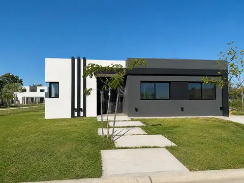 Casa  en Venta en Barrio Santa Sofía, Pilar del Este, Pilar
