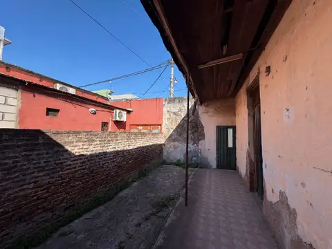 VENTA CASA A REFACCIONAR CON TERRENO 375 LIBERTAD