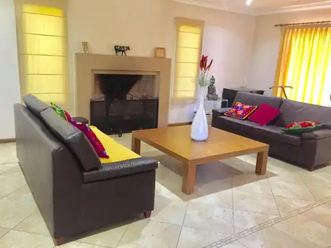 Casa 4 ambientes con 3 baños
