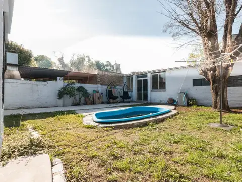 Casa 4 AMB a la venta 311m2 Pileta/quincho/cochera