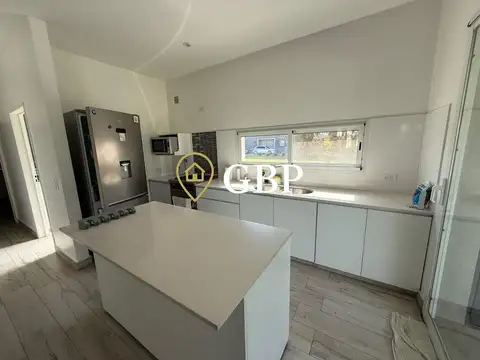 Casa 5 ambientes con 4 baños