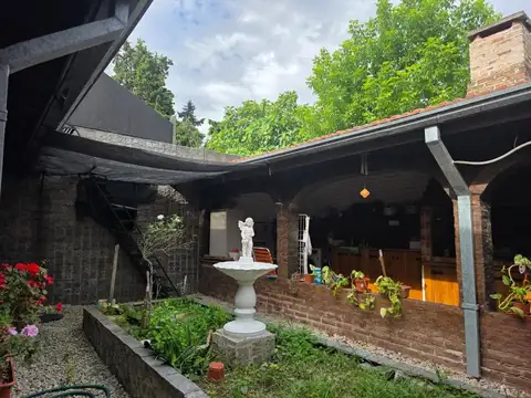 Casa en venta Castelar Sur.