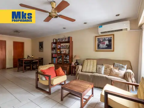 Venta Triplex. 4 ambientes.Barracas. Patio y cochera.