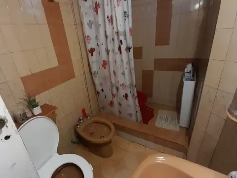 Casa de 6 ambientes con fondo y garage en Villa Ballester  ¡Espacio, potencial y excelente ubicacion