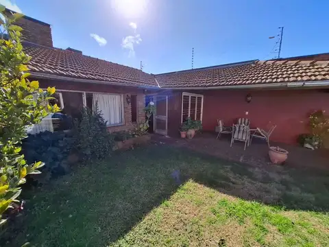 Casa 5 ambientes con 2 baños