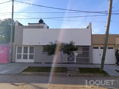 Republica de Siria al 6900 a metros de Av. Aristobulo del valle