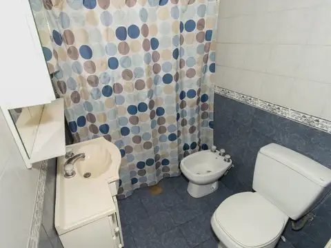 CASA DE 5 AMBIENTES DESARROLLADA EN DOS PLANTAS