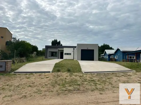Casa en venta - 4 Dormitorios 3 Baños - Pinamar