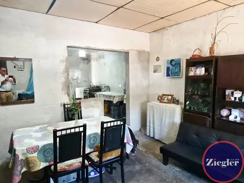 Casa en venta c/ cochera en Grand Bourg