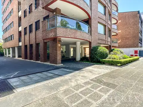 Exclusivo semipiso de categoría en excelente ubicación de San Isidro en alquiler.
