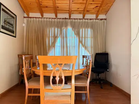 Casa 5 ambientes con 2 baños