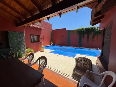 Casa 6 ambientes con 2 baños