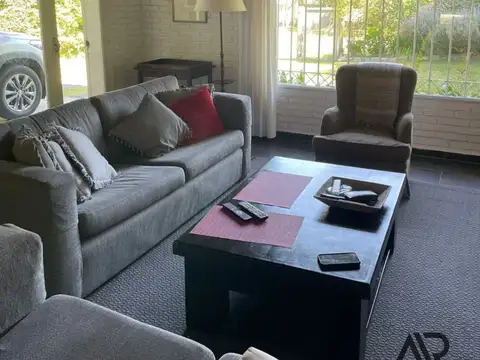 Casa en alquiler temporario c/ cochera en Cantegril