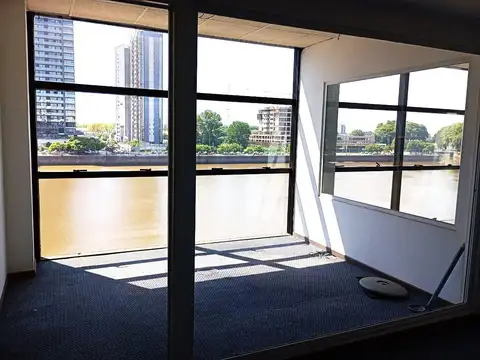 Oficina en Alquiler con 2 cocheras