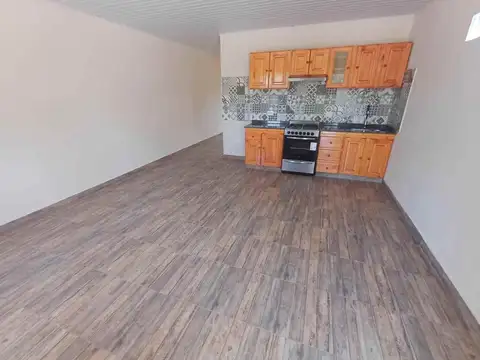 Depto Tipo Casa en Alquiler en Villa Gobernador Udaondo, $ 600.000