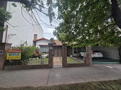 CASA 4 AMB C/2 COCHERAS EN LOTE DE 500M2