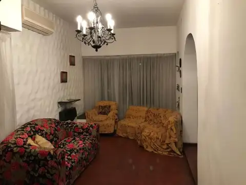 CASA 4 AMB C/2 COCHERAS EN LOTE DE 500M2