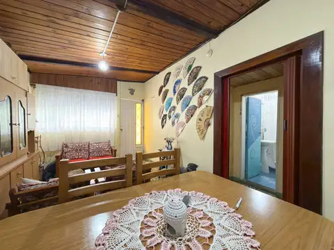 Casa 4 ambientes con 2 baños