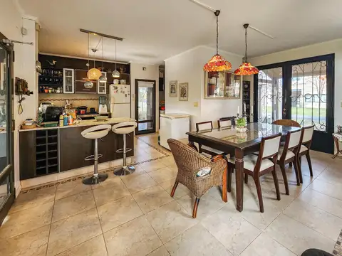 Casa 7 ambientes con 3 baños